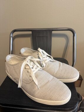 Steve Madden P-First Sneakers Men’s 10.5 Beige Canvas Lace Up Casual